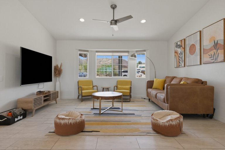 Living area 5, Joshua Tree El Oasis 3br Retreat For 6 Guests 3 Bedroom Home, San Bernardino