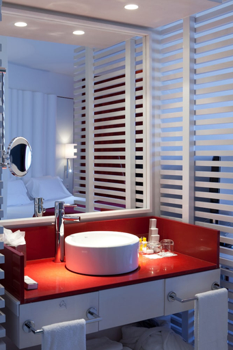 Bathroom 5, Hotel Porta Fira, Barcelona