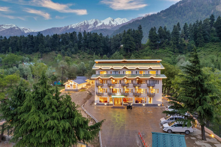 Exterior & Views