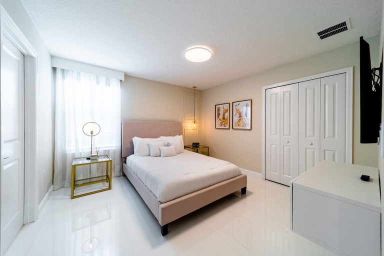 Room 5, Storey Lake 9BR Home w/ Pool & Epic Game Room, Osceola