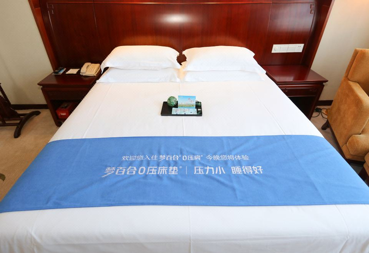 Bedroom 2, Dongyang Garden Hotel, Jinhua