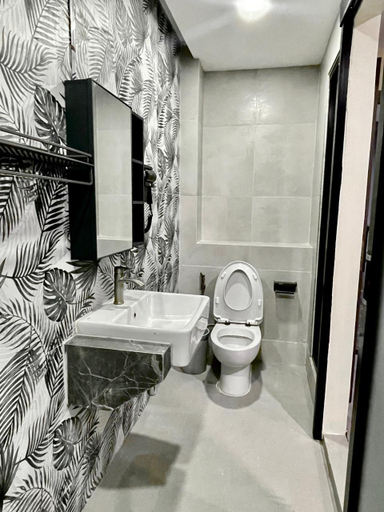 Bathroom 5, Nona Hotel, Ratchathewi