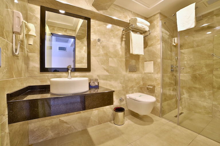 Bathroom 4, Sorriso Hotel Due, Fatih