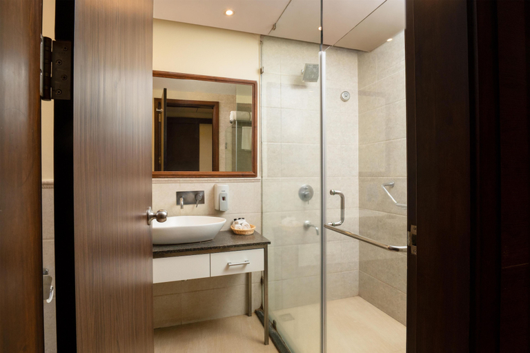 Bathroom 4, Purple Palms Resort & Spa Coorg, a member of Radisson Individuals Premier, Kodagu