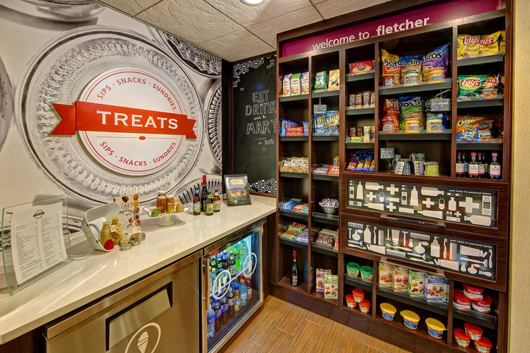 Food & Drinks 5, Hampton Inn & Suites Asheville Airport, Buncombe