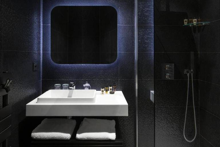 Bathroom 5, Villa Reale, Gironde
