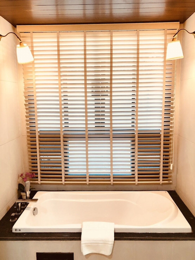Bathroom 4, Huern Kan Thong Hotel, Muang Phrae