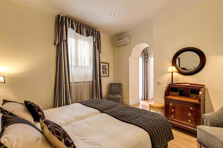 Bedroom 2, Via Napoli Apartments, Rome