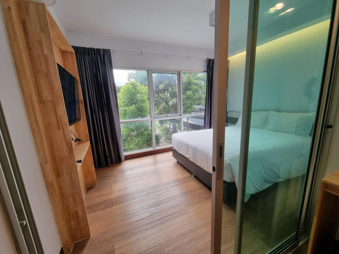 Bedroom 3, The Key Point Hotel, Din Dang