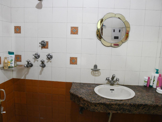 Bathroom 5, Karta-Purakh an Ayurvedic Stay, Amritsar