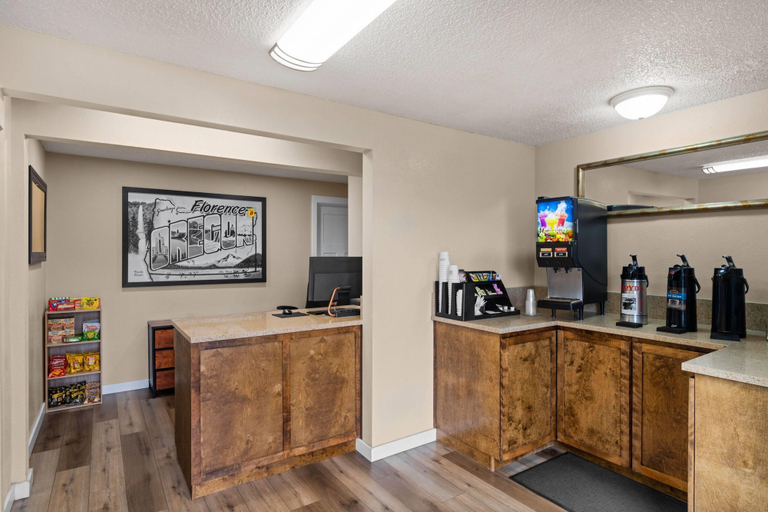 Others 5, Super 8 by Wyndham Florence OR, Lane