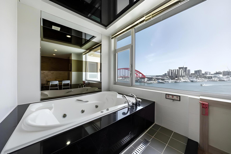 Bathroom 5, Sokcho Gaetbae Ocean Spa & Whirlpool Spa, Goseong