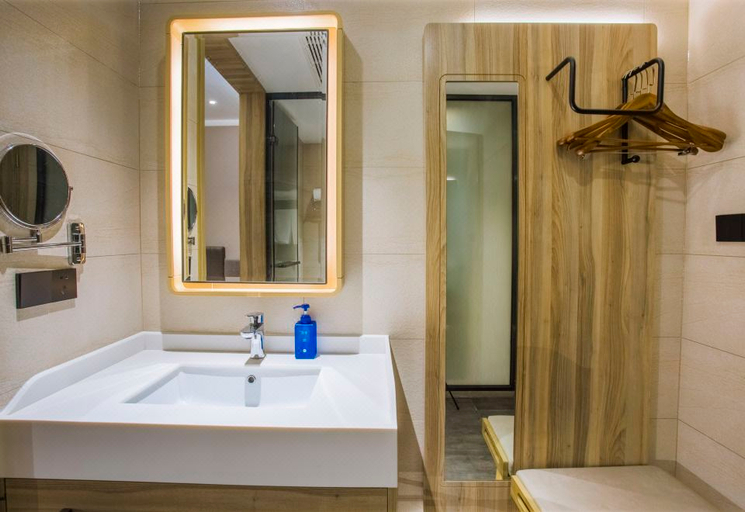 Bathroom 3, Hanting Premiun Hotel Nanchang Honggutan Wanda Plaza, Nanchang