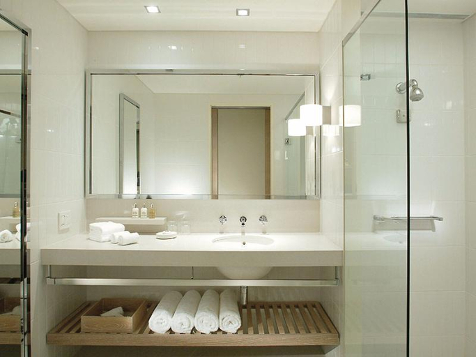 Bathroom 5, Crown Promenade Melbourne, Melbourne