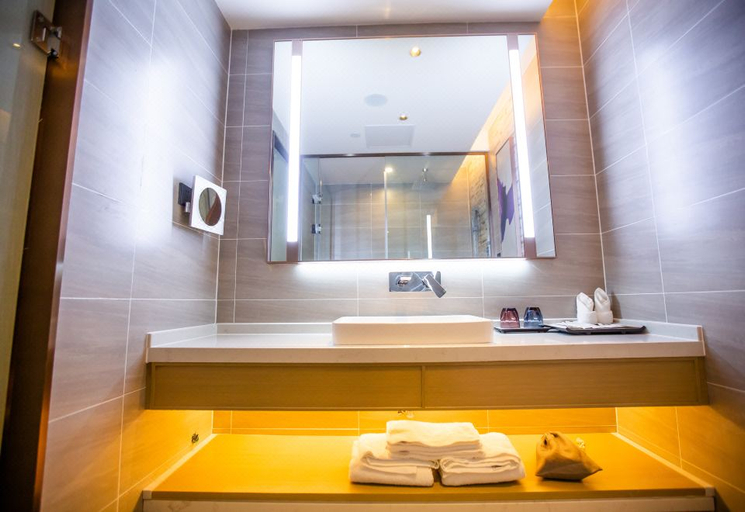 Bathroom 3, Lavande Hotel (Fuyang Chengnan New District), Fuyang