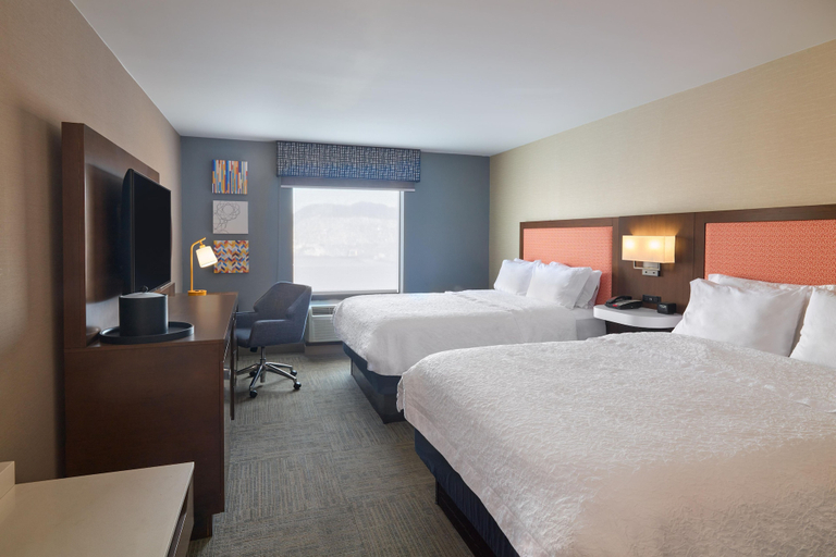 Bedroom 3, Hampton Inn & Suites Providence/Smithfield, Providence