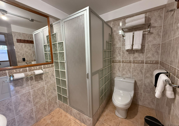 Bathroom 4, Nodo Cusco Garcilaso, Cusco