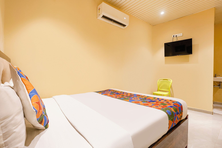 Room 2, FabHotel Grand Palace, Mumbai Suburban
