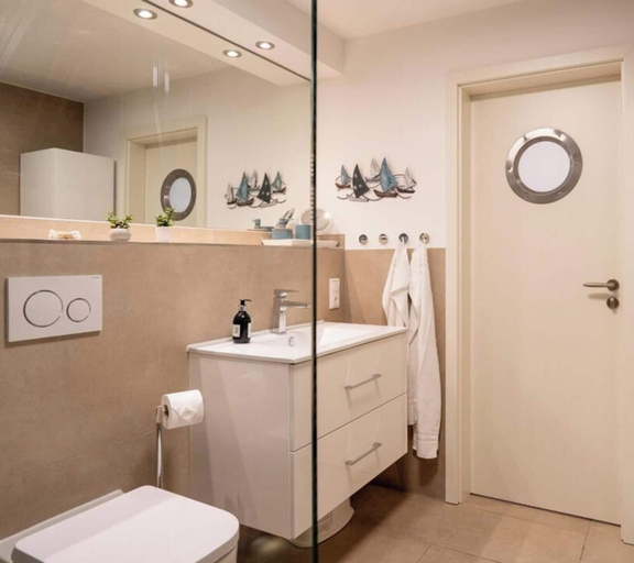 Bathroom 5, Strandhuus, Apartment 2 "ankergluck", Ostholstein
