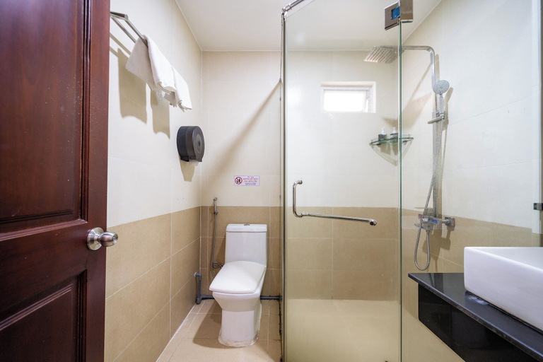 Bathroom 5, New Angel Airport Hotel, Ho Chi Minh City