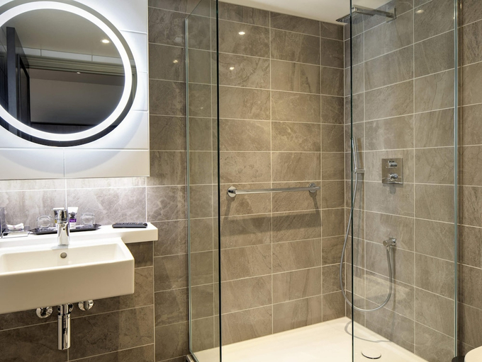 Bathroom 4, Mercure Oxford Eastgate Hotel, Oxfordshire