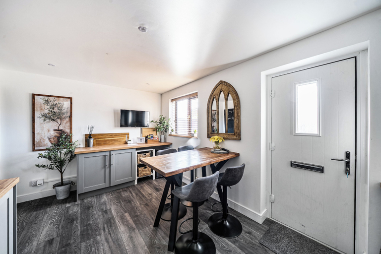 Dining, House Sleeps 4 With Parking and Garden, North Lincolnshire