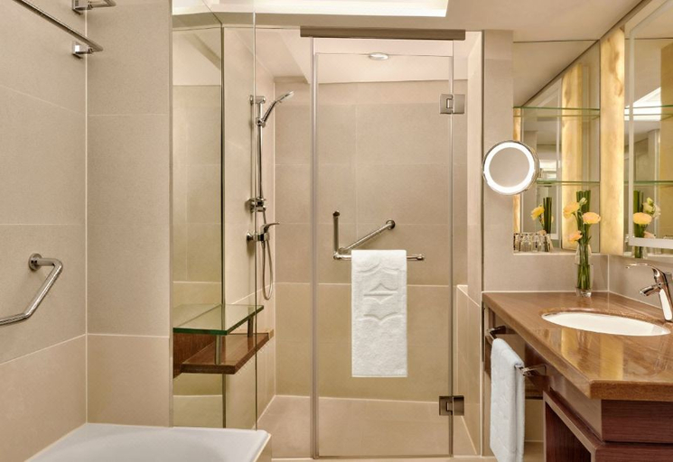Bathroom 4, Shangri-La Shenzhen Hotel, New Territories