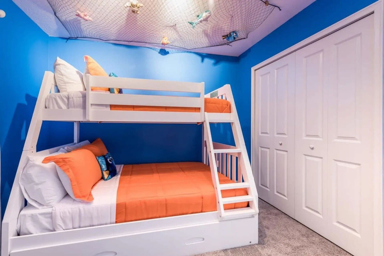 Room 3, Luxury 6-bedroom Retreat w/ Heatable Pool, Osceola