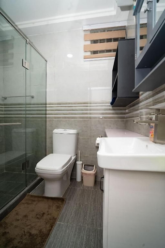 Bathroom 2, Cherry Signature Condos, Tema