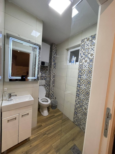 Bathroom 3, Airport Apartments, Belgrade