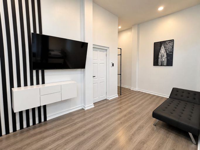 Room 2, The Hive Luxury 2BR Town House