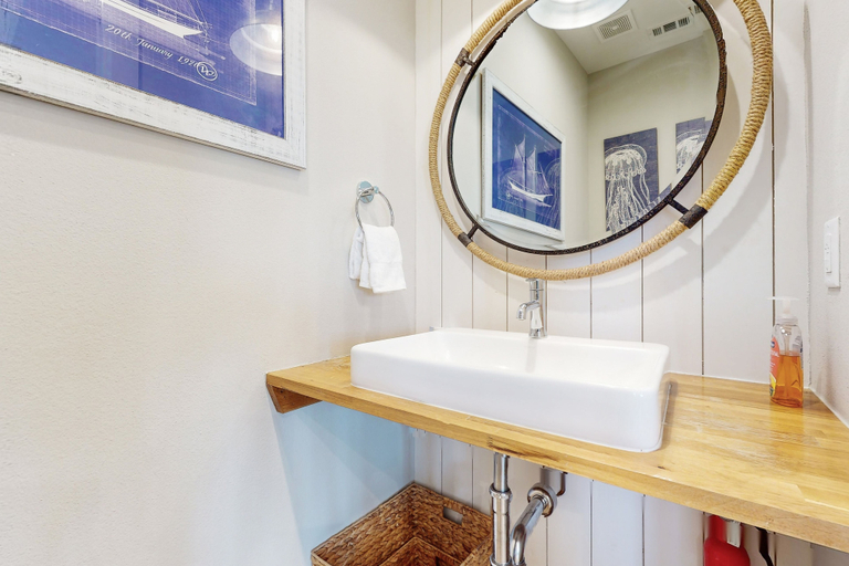 Bathroom 2, Palmilla Beach Resort-204 Sunset Avenue, Nueces