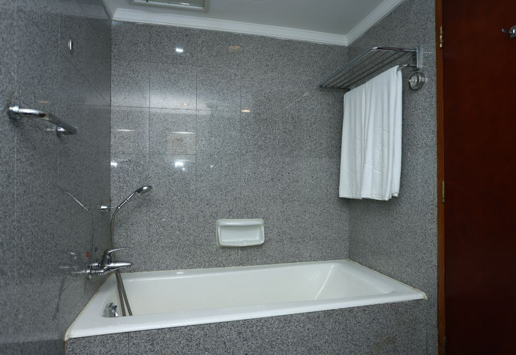Bathroom 5, Capital Hotel(the Forbidden City,Tiananmen), Beijing