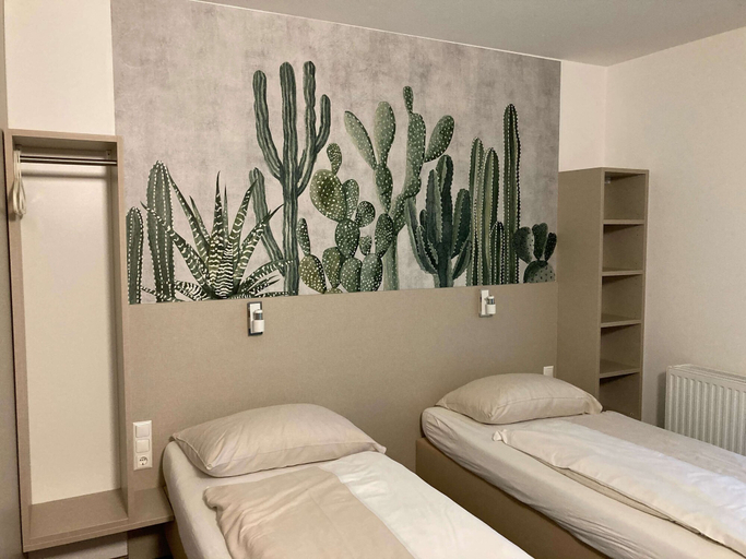 Bedroom 3, Smart Motel, Horn