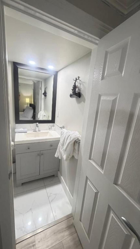 Bathroom 4, J & J Dream Villa Ltd, Fraser Valley