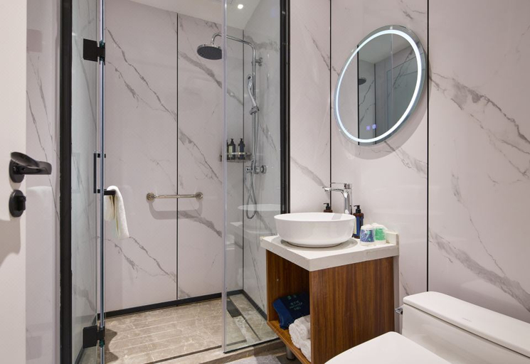 Bathroom 3, Campanile Hotel Beijing South Railway Station Tiantan, Beijing