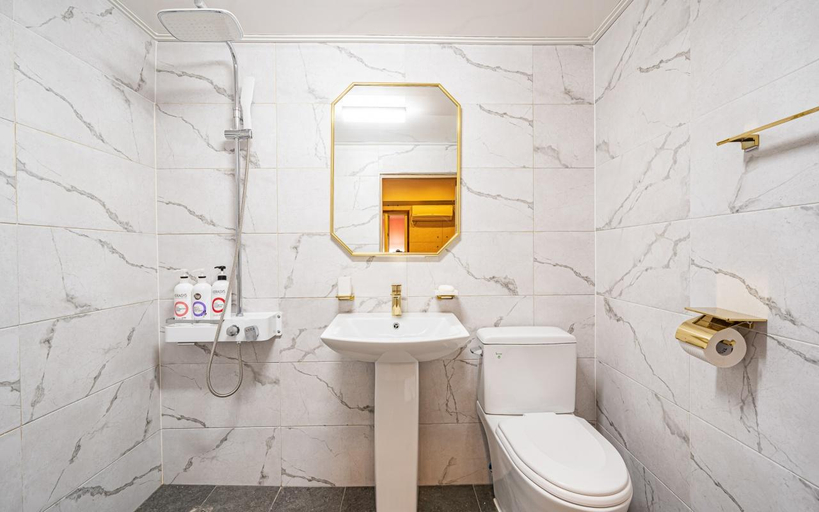 Bathroom 4, Sindang Alma Hotel, Jung