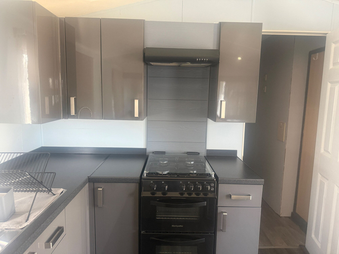 Private kitchen 5, Caravan Sleeps 6 With Indoor Pool on Site, Essex