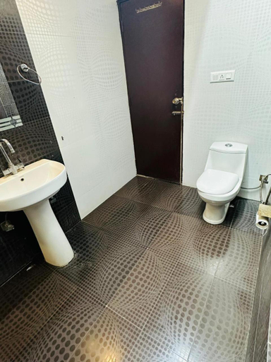 Bathroom 3, WestCottas Hotel, Jalandhar