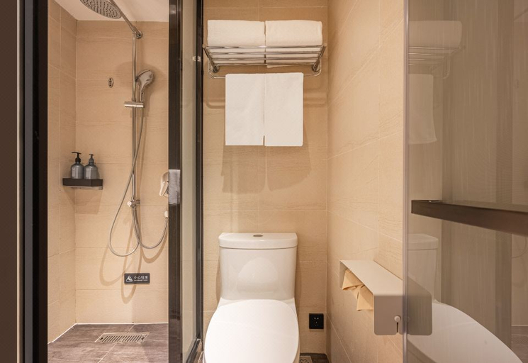 Bathroom 3, HanTing Hotel (Beijing Nanzhan Muxiyuan), Beijing