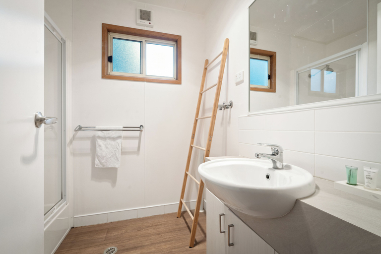 Bathroom 3, Tiny Away Escape at Daylesford Springs, Hepburn - East