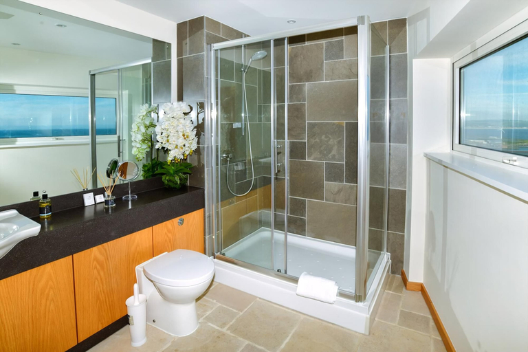 Bathroom 3, Just Stay Wales – Meridian Quay Penthouses, Swansea