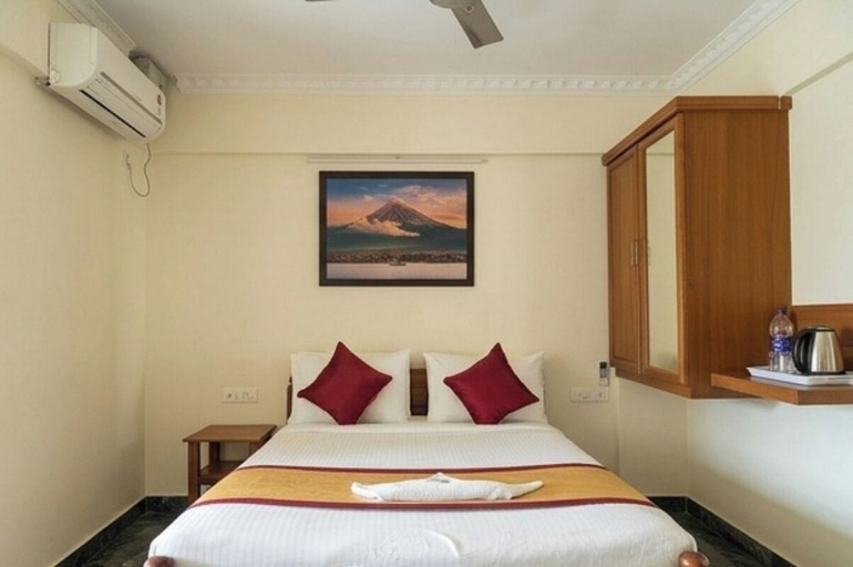 Room 4, Hotel Poptavern Townbridge, Thiruvananthapuram