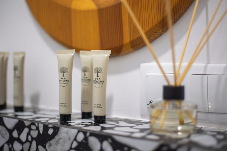 Bathroom amenities, Ikona Modernizmu w Stylu Boho, Poznań City