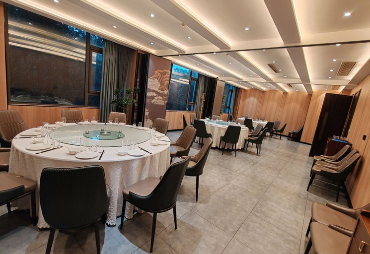 Food & Drinks 4, Ease House (Luoyang Longmen High-speed Railway Station), Luoyang