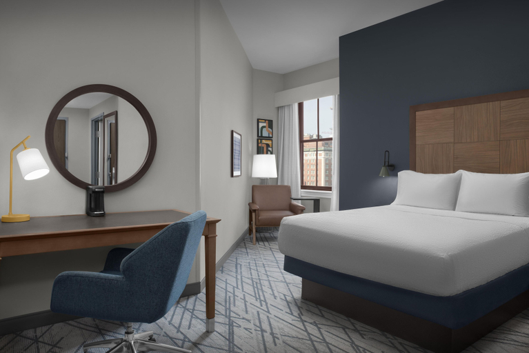 Bedroom 4, Hampton Inn Indianapolis Downtown Across from Circle Centre, Indianapolis