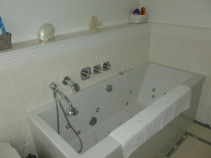 Bathroom 5, La Chambre au Château, Aisne