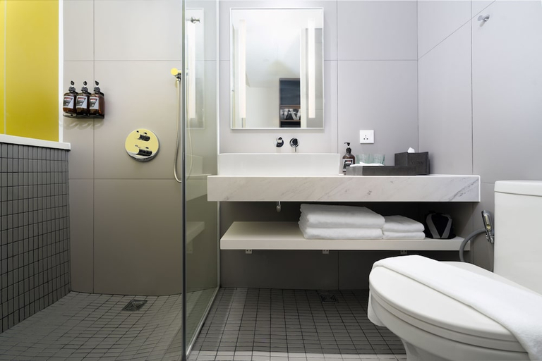 Bathroom 5, Wink Danang Riverside, Unscripted by Hyatt - 24 Hour stays, Da Nang