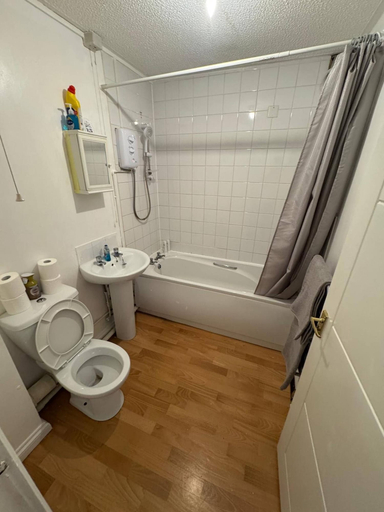 Bathroom, Charming 1-bedroom Apartment in West Northamptonshire, Northamptonshire