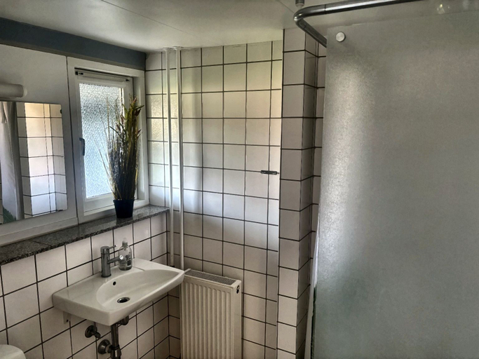 Bathroom 3, Danhostel Aalborg, Aalborg